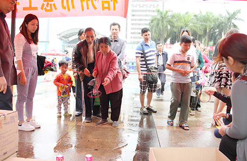 五一廣場活動(dòng)跑圈游藝.jpg