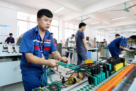 各路精英快來組隊(duì)！全區(qū)2022年職工職業(yè)技能大賽等你來戰(zhàn)