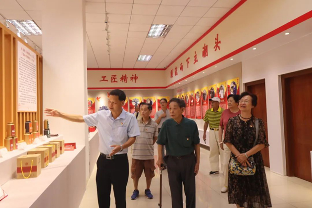 退休不褪色，丹心永向黨丨市總工會退休黨支部開展主題黨日活動