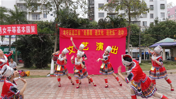 梧州龍圩區(qū)總工會(huì)深入開展“走基層 送文化 送歡樂”系列活動(dòng)