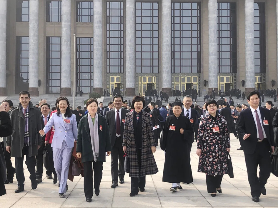 評職稱、漲工資……@技術(shù)工人，代表委員正在為你發(fā)聲！