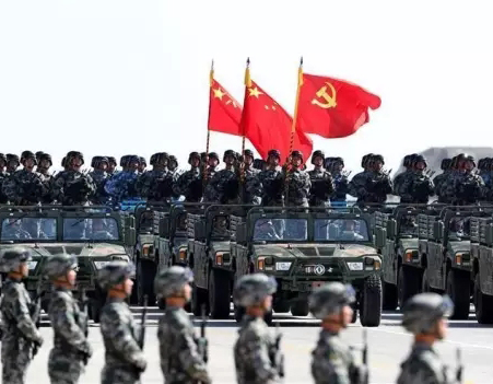 今天八一，致敬中國軍人！