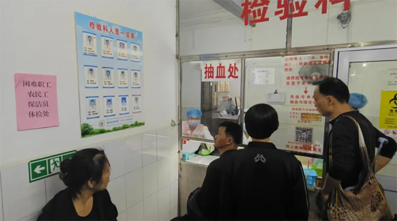 龍圩區(qū)總工會(huì)為困難職工、農(nóng)民工等群體人員開(kāi)展免費(fèi)體檢活動(dòng)